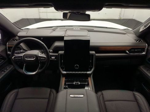 Used 2025 GMC Yukon XL Denali w/ Sun & Power Step Package image 13