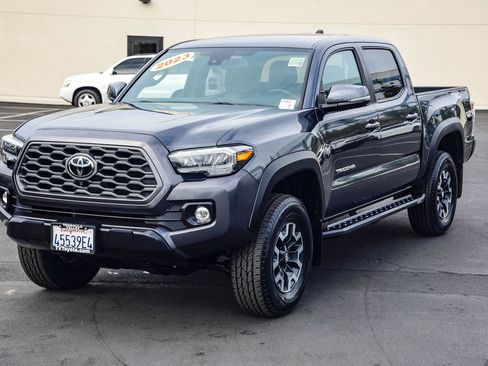 Certified 2023 Toyota Tacoma TRD Off-Road image 3