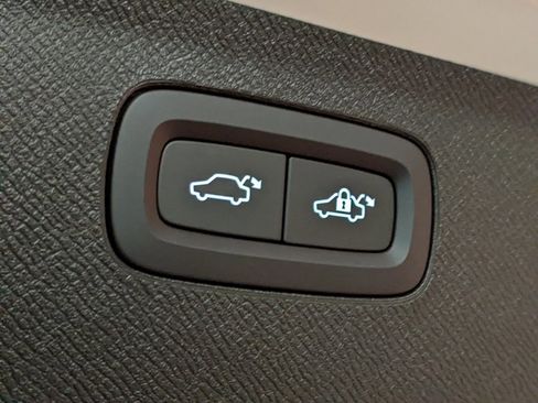 New 2025 Volvo XC90 T8 Core w/ Climate Package image 29