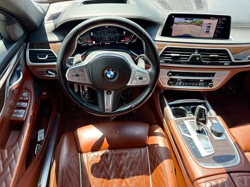 Used 2022 BMW 750i xDrive w/ Executive Package AWD/4WD image 17