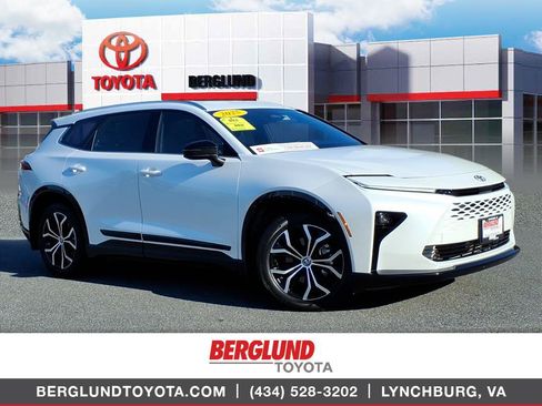 Certified 2025 Toyota Crown Signia AWD/4WD image 1