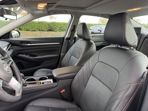 Used 2023 Nissan Altima 2.5 SR w/ SR Premium Package image 15