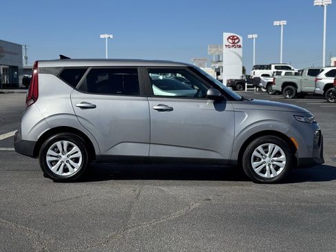 Used 2022 Kia Soul LX image 7