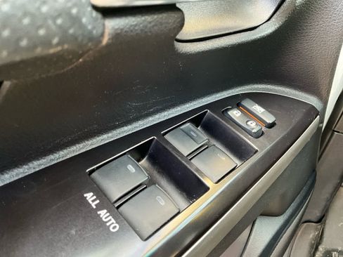 Used 2016 Toyota Land Cruiser image 20