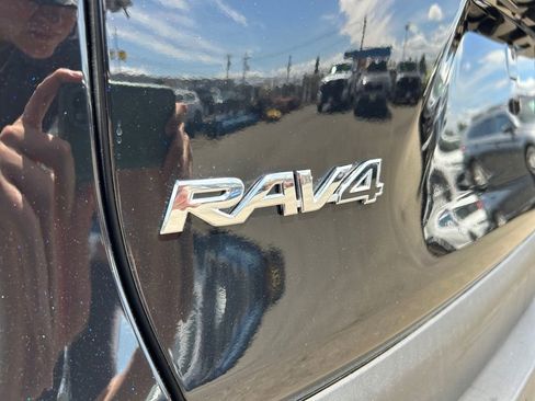 Used 2022 Toyota RAV4 XLE Premium image 33