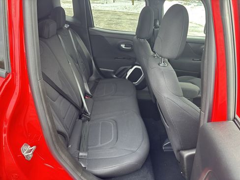 Used 2018 Jeep Renegade Latitude w/ Cold Weather Group image 27