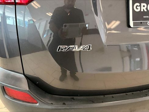Used 2015 Toyota RAV4 XLE FWD image 29