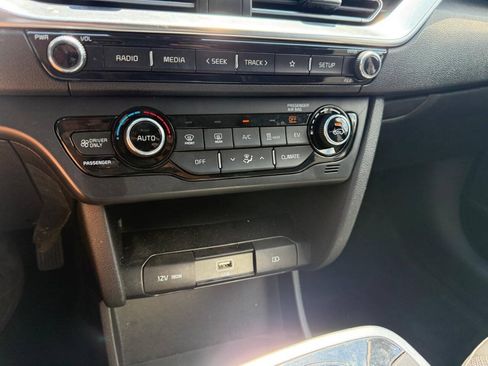 Used 2020 Kia Niro EX FWD image 16