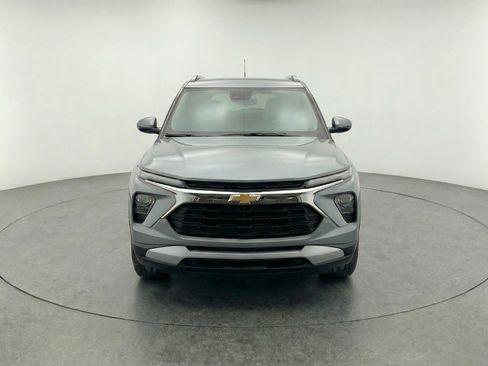 Used 2025 Chevrolet TrailBlazer LT image 2