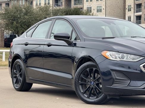 Used 2020 Ford Fusion SE image 3