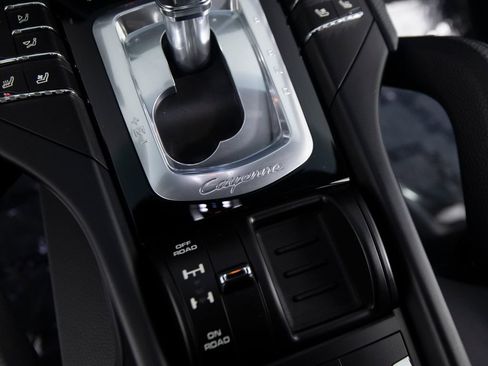 Certified 2017 Porsche Cayenne AWD/4WD image 32