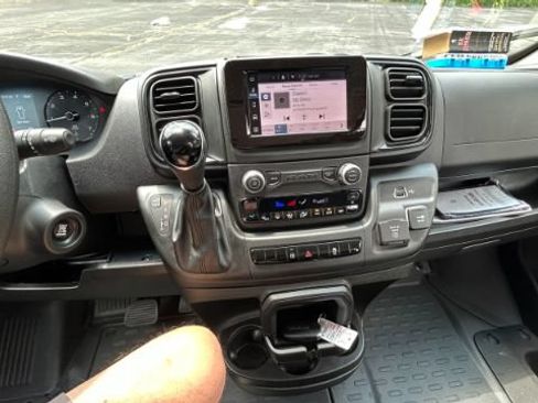 Used 2024 RAM ProMaster 2500 w/ Convenience Group FWD image 11