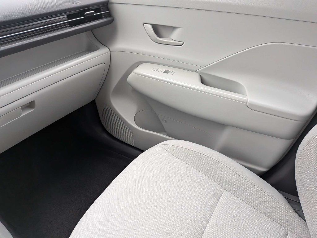 Used 2025 Hyundai Kona SEL FWD image 22
