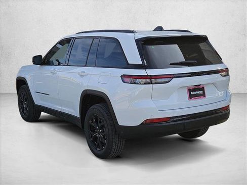 New 2025 Jeep Grand Cherokee Altitude image 8
