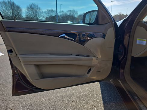 Used 2008 Mercedes-Benz E 350 Sedan image 26