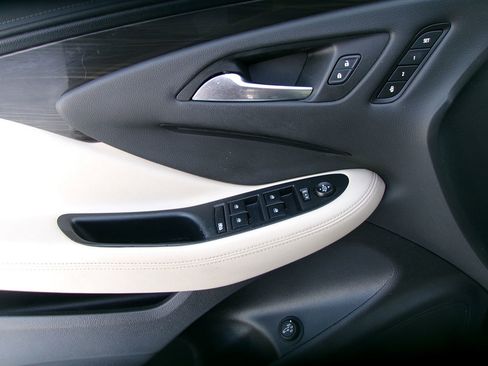 Used 2020 Buick Envision Essence image 13