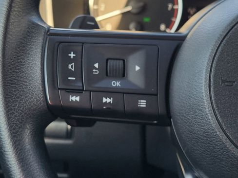 Used 2024 Nissan Rogue SV image 29