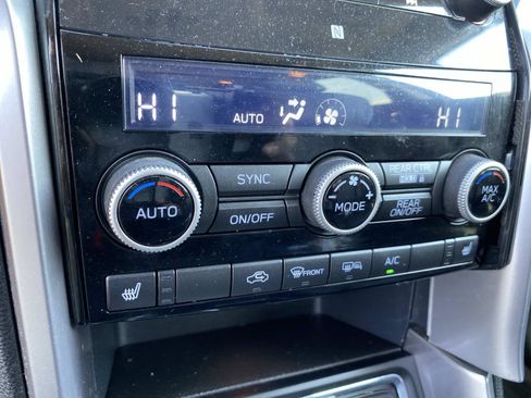 Used 2020 Subaru Ascent Limited w/ Technology Package AWD/4WD image 18