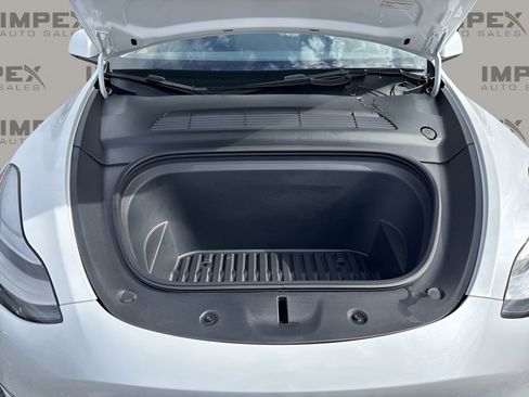 Used 2022 Tesla Model Y Long Range image 36
