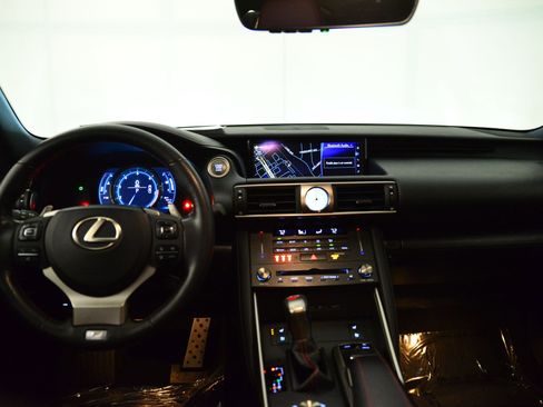 Used 2019 Lexus IS 300 AWD image 13