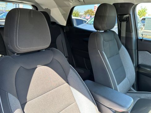 Used 2025 Chevrolet TrailBlazer LT FWD image 14