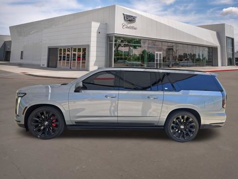 Used 2025 Cadillac Escalade ESV Sport Platinum w/ LPO, ONYX Package AWD/4WD image 3