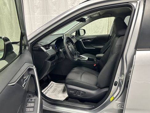Used 2025 Toyota RAV4 XLE AWD/4WD image 10