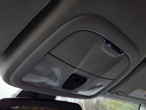 Used 2019 Jeep Cherokee Latitude Plus w/ Cold Weather Group image 23