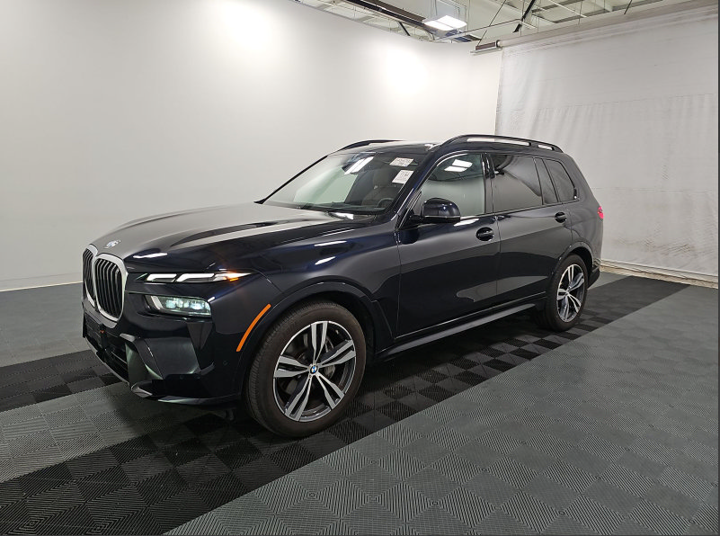 Used 2024 BMW X7 xDrive40i w/ M Sport Package AWD/4WD image 3