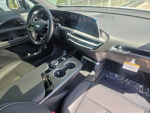 New 2026 Cadillac Lyriq Sport AWD/4WD image 10