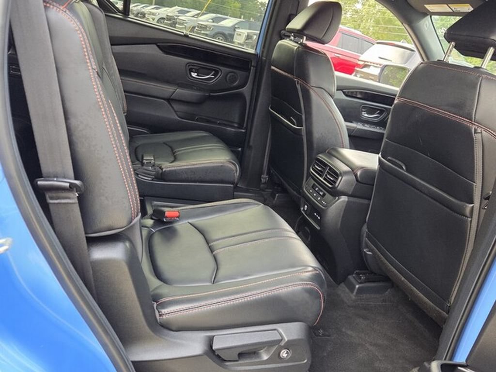 Used 2025 Honda Pilot TrailSport image 17
