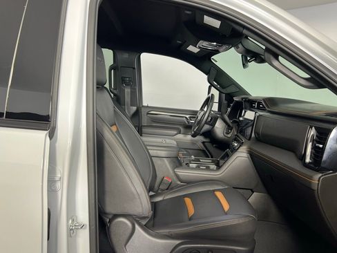 Used 2025 GMC Sierra 2500 AT4 image 35