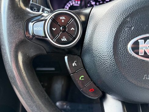 Used 2018 Kia Soul + FWD image 22