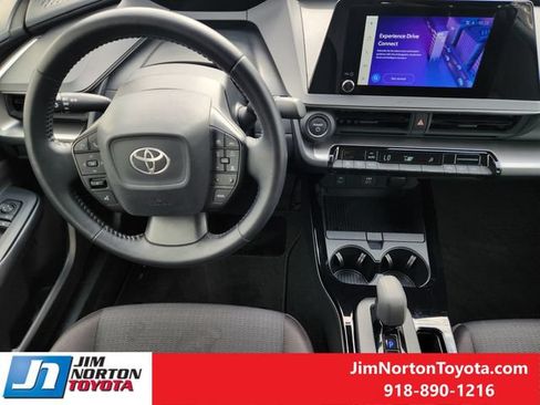 Used 2025 Toyota Prius LE FWD image 27