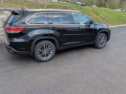 Used 2019 Toyota Highlander XLE w/ Protection Package #3 AWD/4WD image 3