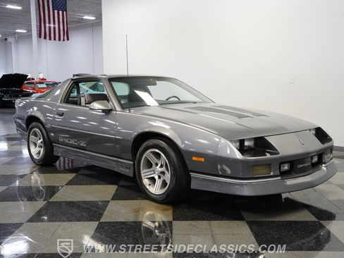 Used 1988 Chevrolet Camaro IROC-Z RWD image 17