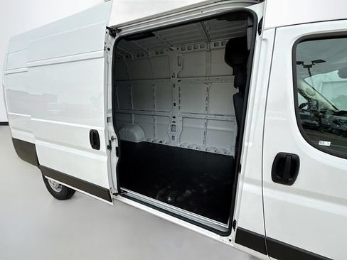 New 2025 RAM ProMaster 3500 w/ Convenience Group FWD image 23
