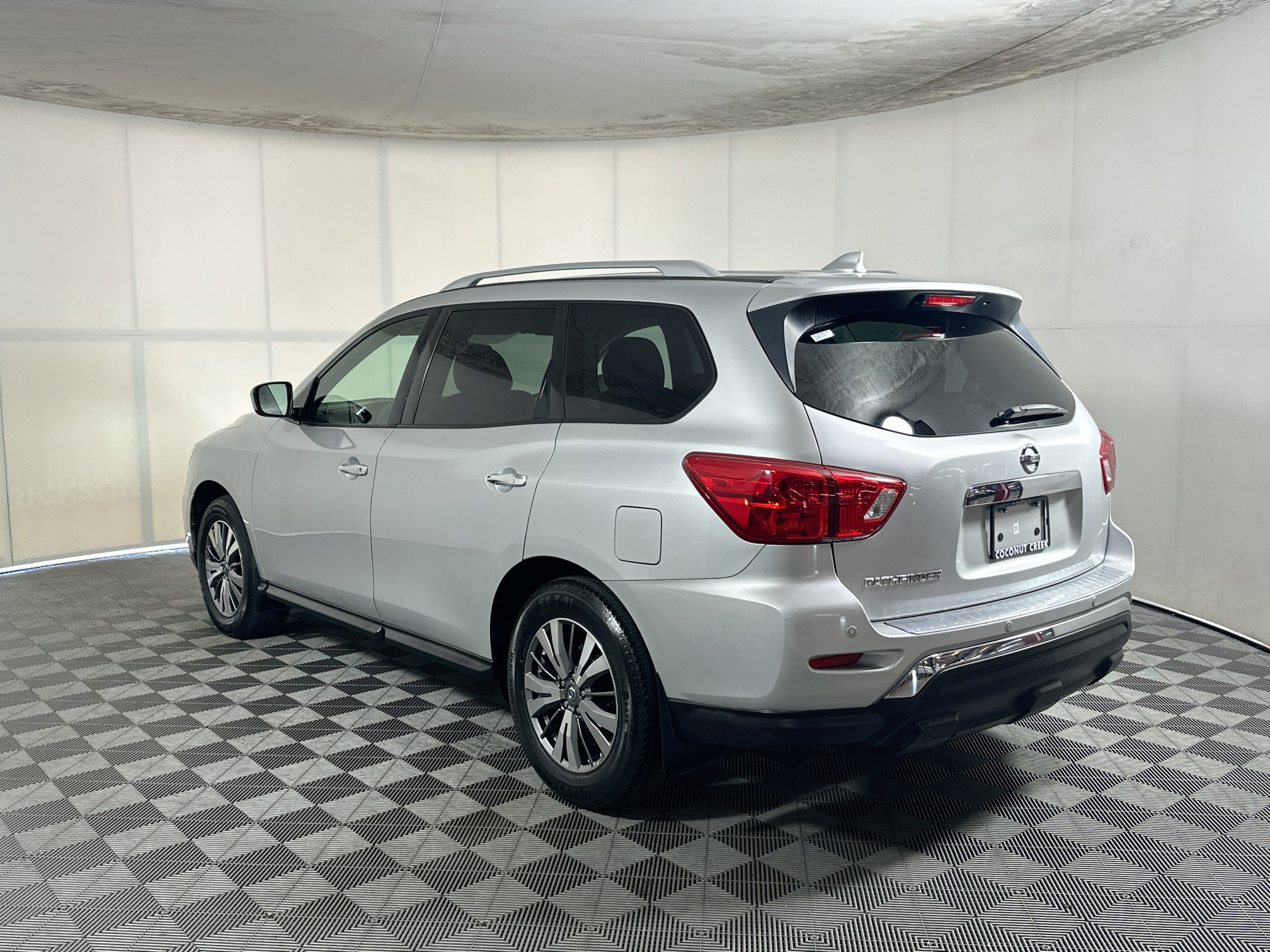 Used 2020 Nissan Pathfinder S FWD image 5