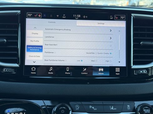 Used 2025 Chrysler Pacifica Select image 28