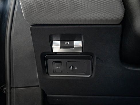 Used 2023 Land Rover Range Rover Evoque R-Dynamic S image 40