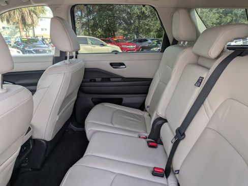 Used 2022 Nissan Pathfinder SL image 15