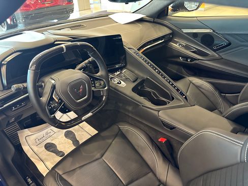 Used 2025 Chevrolet Corvette Z06 w/ Z07 Performance Package RWD image 11