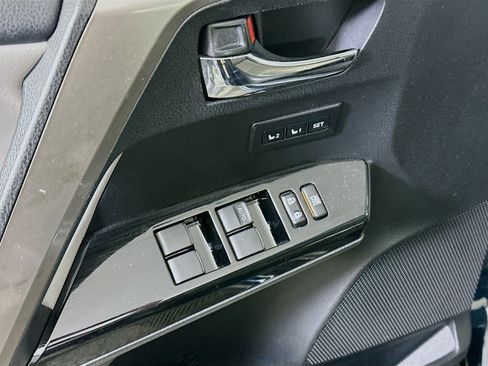 Used 2018 Toyota RAV4 Limited FWD image 15