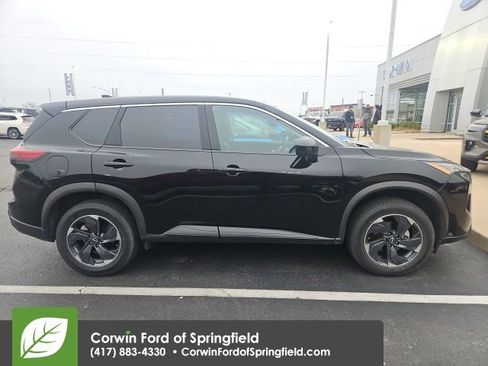 Used 2025 Nissan Rogue SV image 4