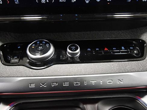 Used 2025 Ford Expedition Tremor AWD/4WD image 27