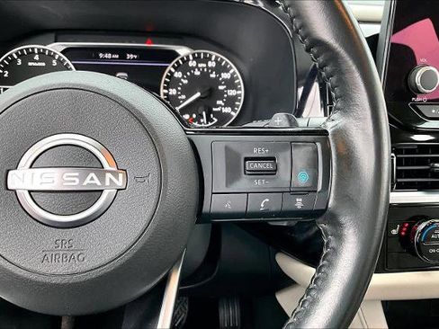 Certified 2022 Nissan Pathfinder SV image 24