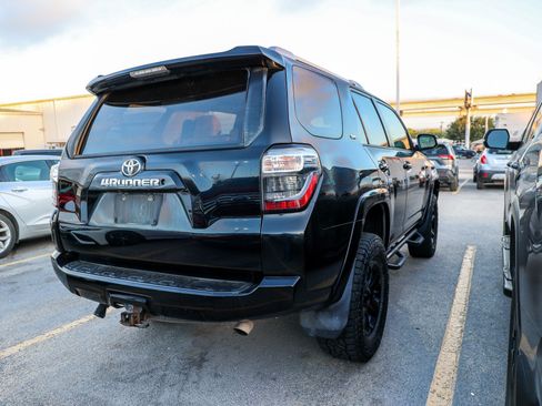 Used 2016 Toyota 4Runner SR5 AWD/4WD image 8