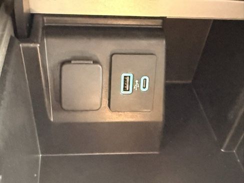 Used 2022 Ford Explorer ST-Line image 39