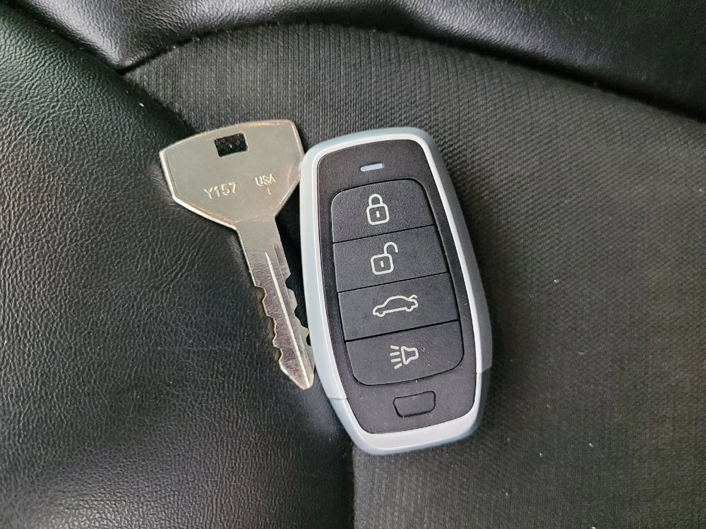 Used 2021 Jeep Cherokee Latitude Plus FWD image 32