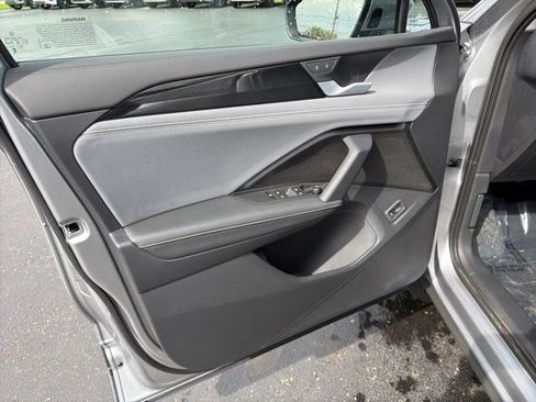 Used 2025 Volkswagen Tiguan SE AWD/4WD image 37